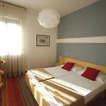 Hotel Peler 2*