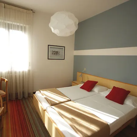 Otel Peler 2*